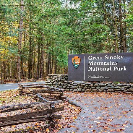 Bear Tracks, 2 Bedrooms, Hot Tub, Fireplace, Wifi, Jetted Tub, Sleeps 6 Gatlinburg Exterior photo