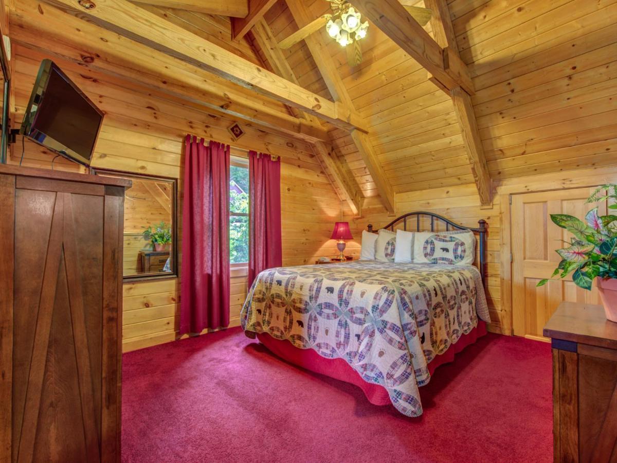 Bear Tracks, 2 Bedrooms, Hot Tub, Fireplace, Wifi, Jetted Tub, Sleeps 6 Gatlinburg Exterior photo