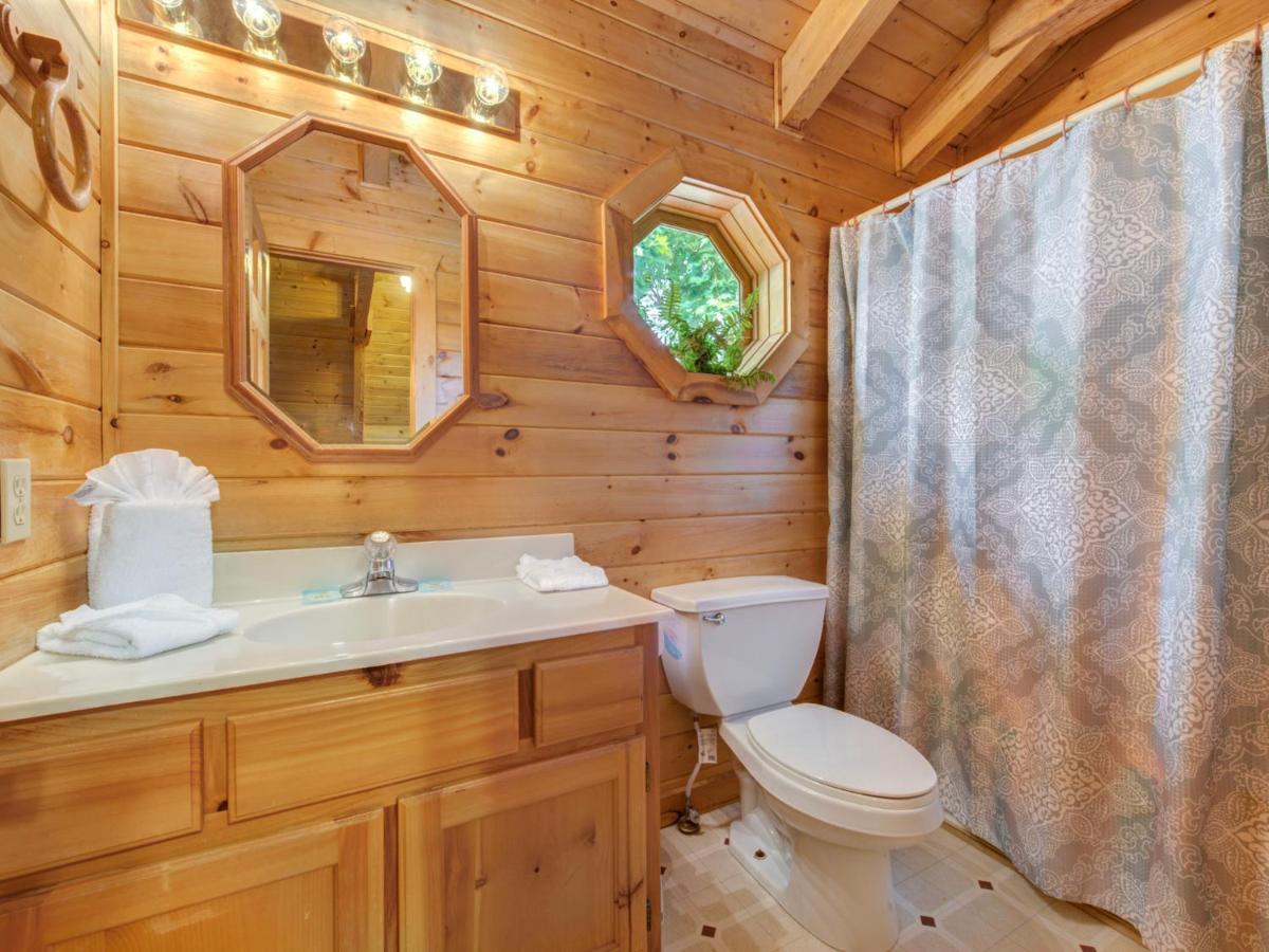Bear Tracks, 2 Bedrooms, Hot Tub, Fireplace, Wifi, Jetted Tub, Sleeps 6 Gatlinburg Exterior photo