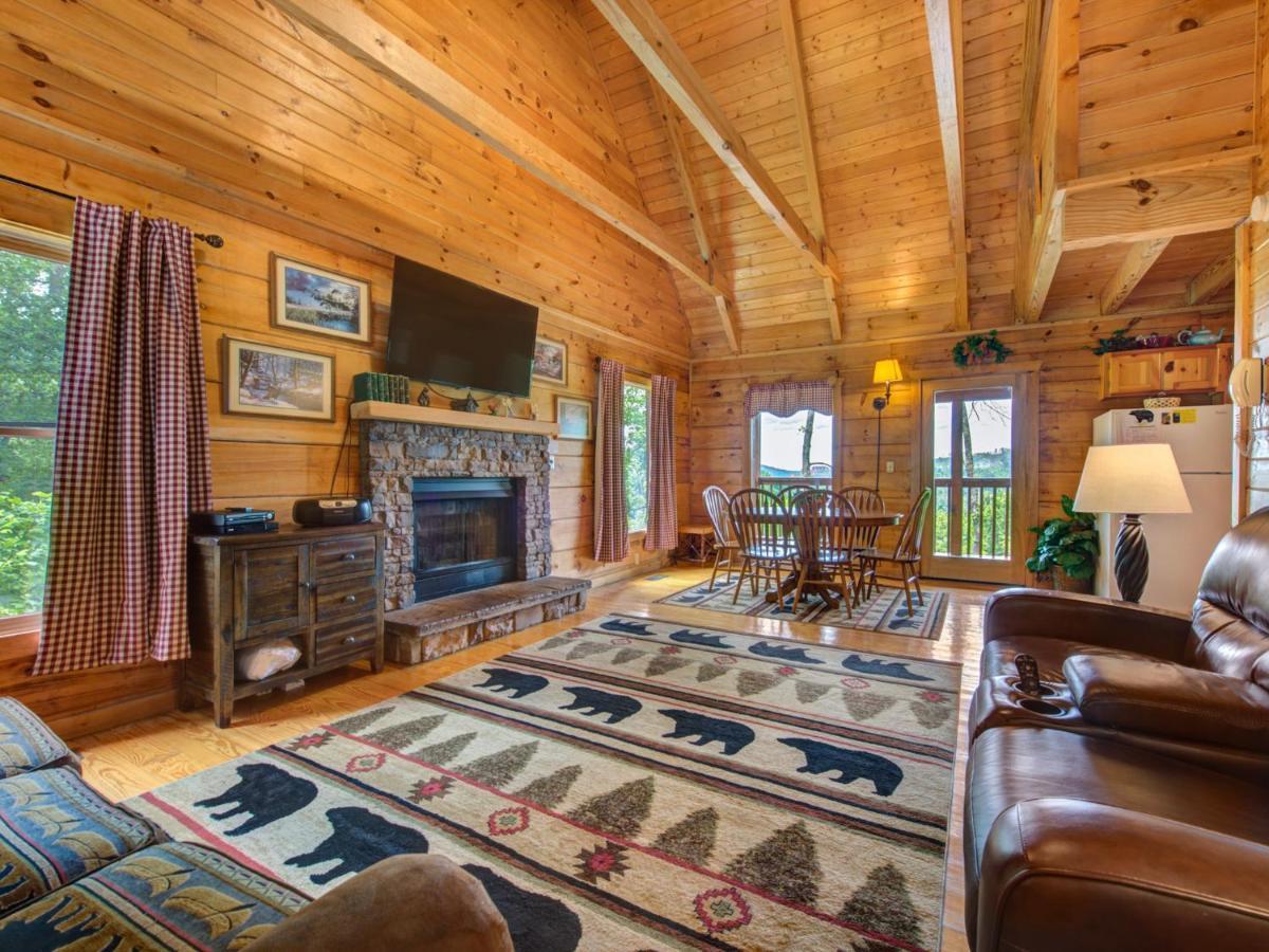 Bear Tracks, 2 Bedrooms, Hot Tub, Fireplace, Wifi, Jetted Tub, Sleeps 6 Gatlinburg Exterior photo